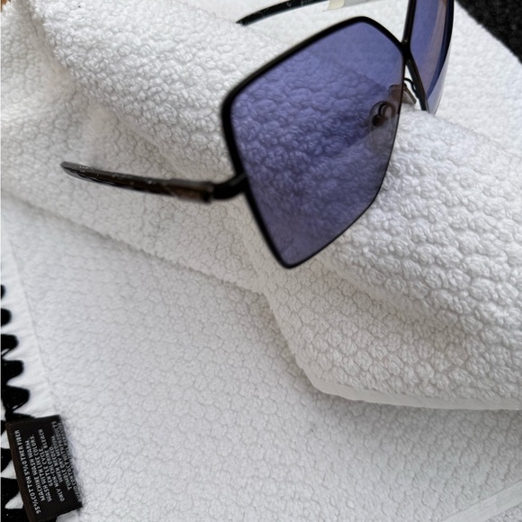 Prada Black and Blue Geometric Sunglasses - Picture 15 of 17